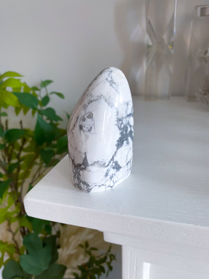 Howlite Freeform Stonehenge Shape
