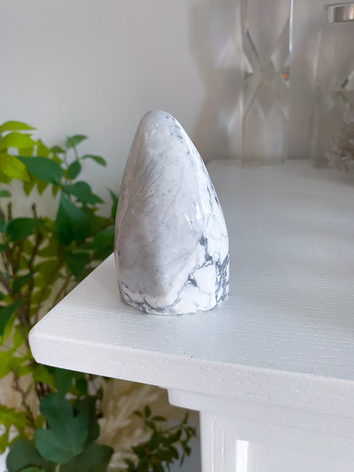 Howlite Freeform Stonehenge Shape
