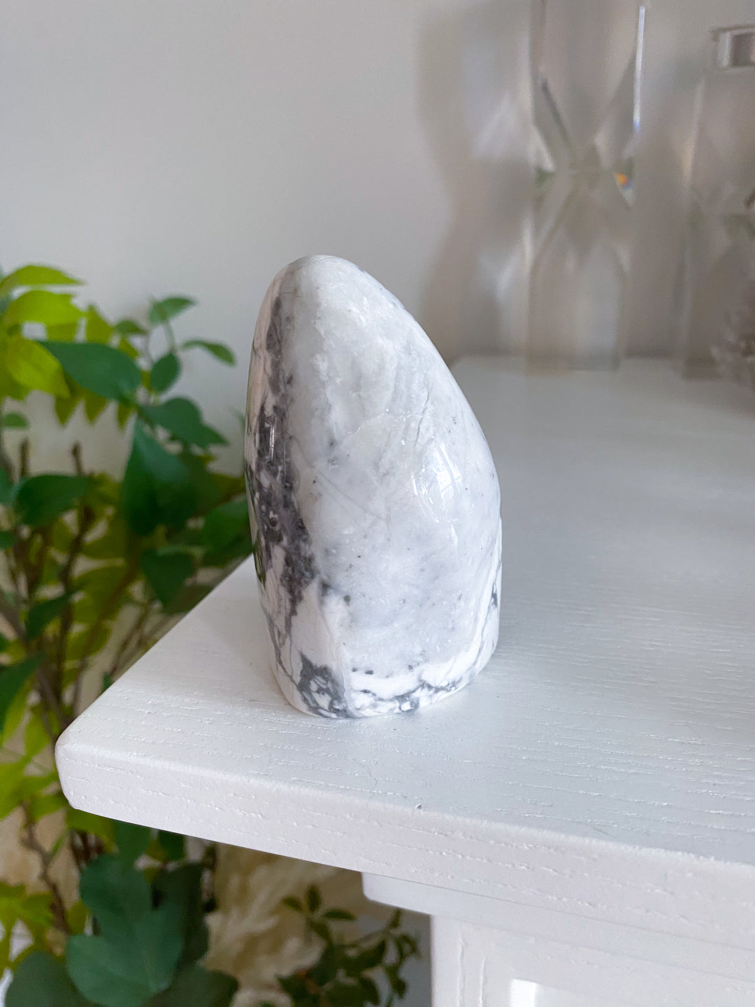 Howlite Freeform Stonehenge Shape