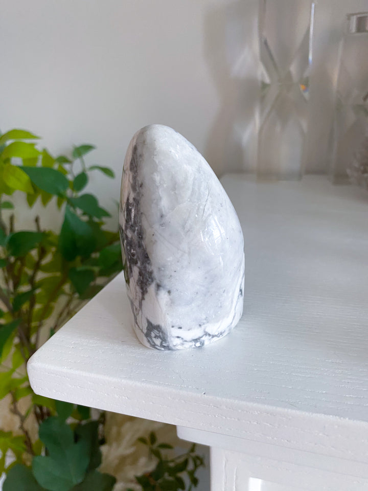 Howlite Freeform Stonehenge Shape