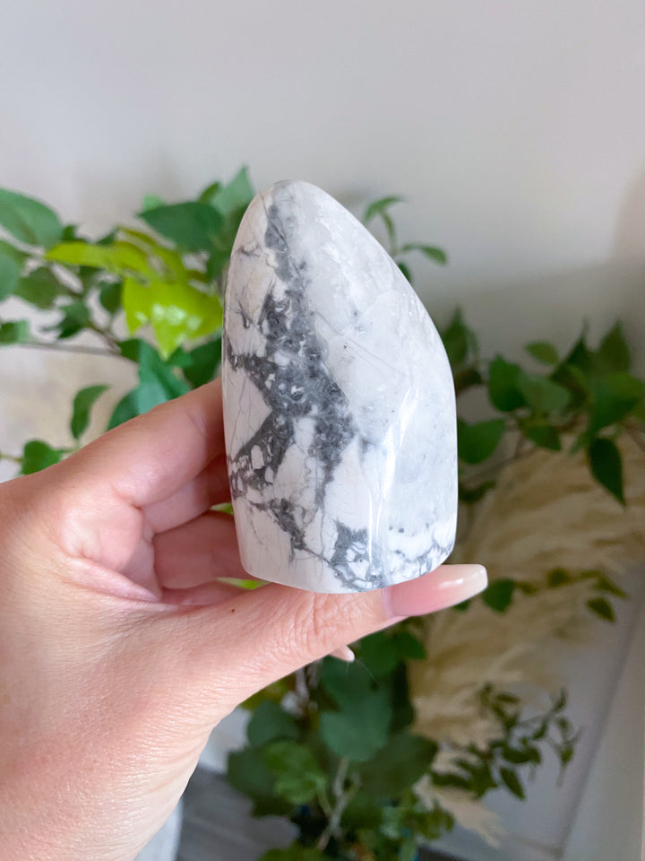 Howlite Freeform Stonehenge Shape