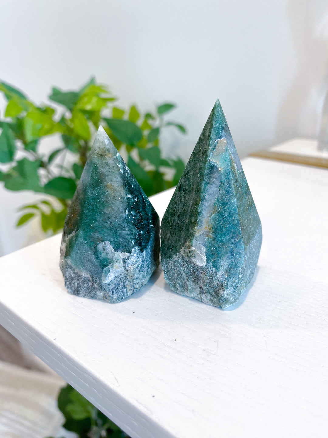 ABUNDANCE Green Aventurine Top Polish Point w/ Quartz - Health - Achievement - Success - Money - Remove Pain - Heart Chakra