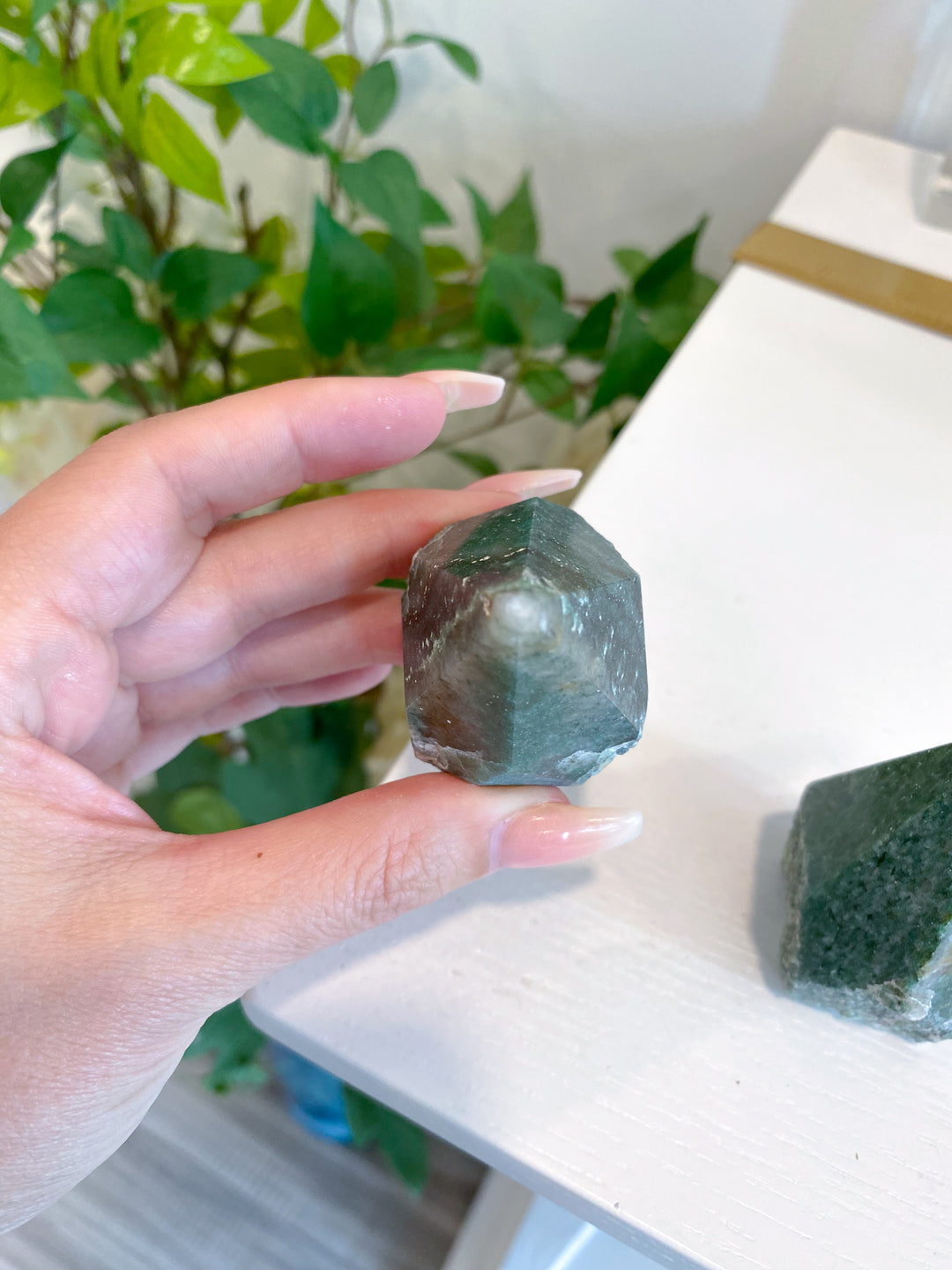 ABUNDANCE Green Aventurine Top Polish Point w/ Quartz - Health - Achievement - Success - Money - Remove Pain - Heart Chakra
