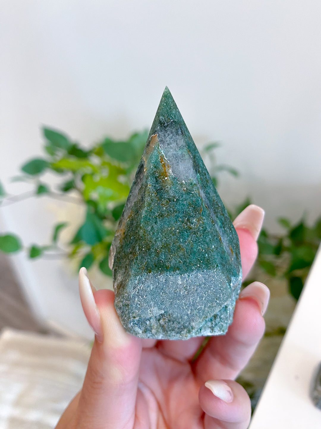 ABUNDANCE Green Aventurine Top Polish Point w/ Quartz - Health - Achievement - Success - Money - Remove Pain - Heart Chakra