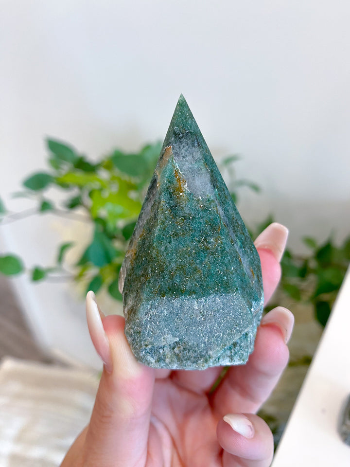 ABUNDANCE Green Aventurine Top Polish Point w/ Quartz - Health - Achievement - Success - Money - Remove Pain - Heart Chakra