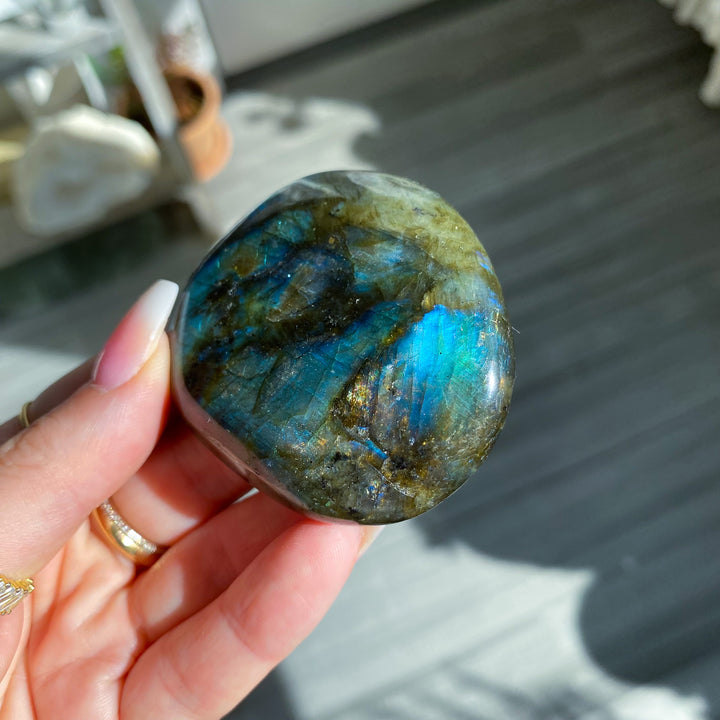 Round Flashy Labradorite Palm Stone 