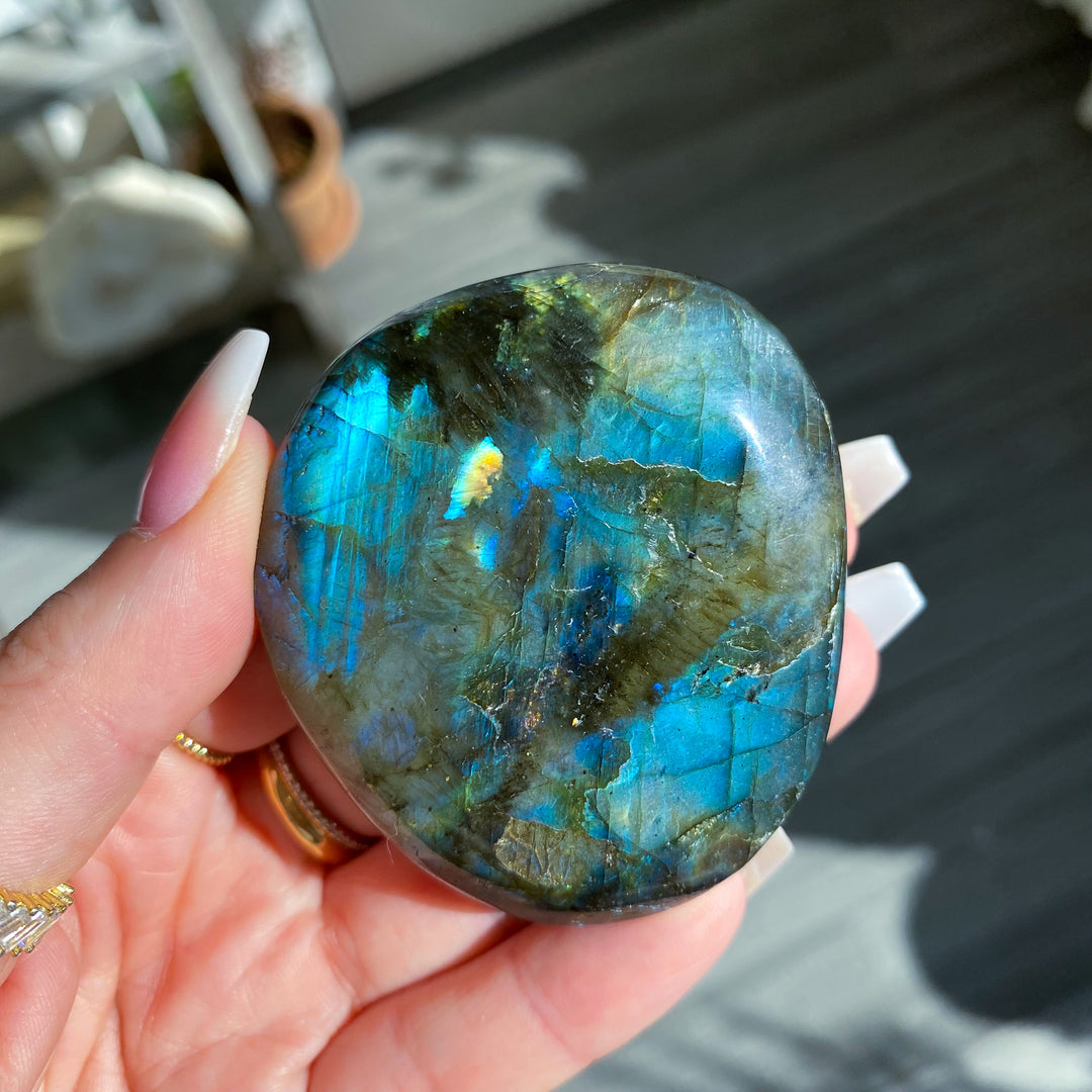 Round Flashy Labradorite Palm Stone 