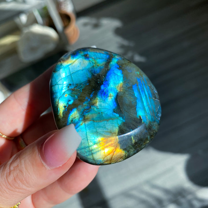 Round Flashy Labradorite Palm Stone 