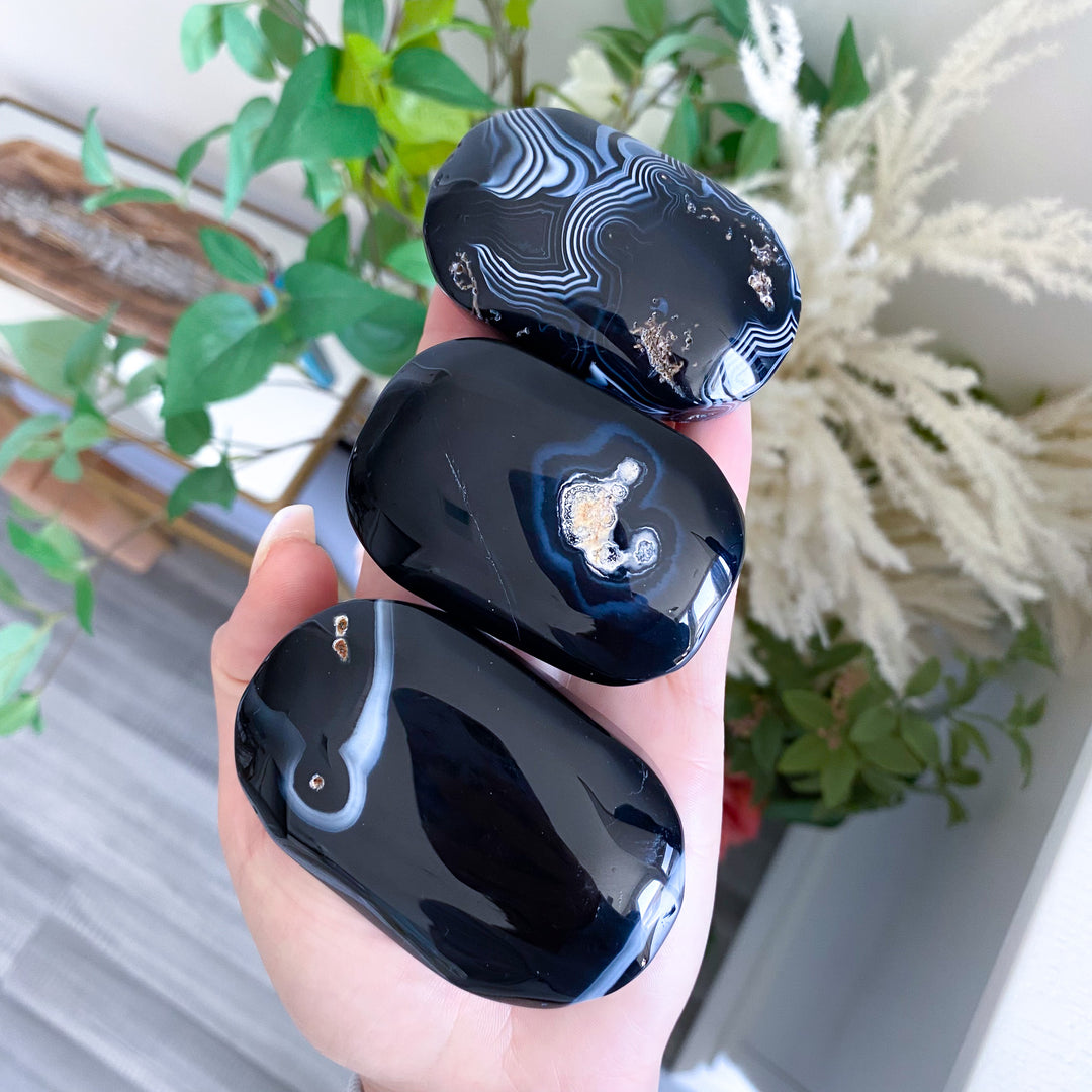 B Quality Black Agate Palm Stone