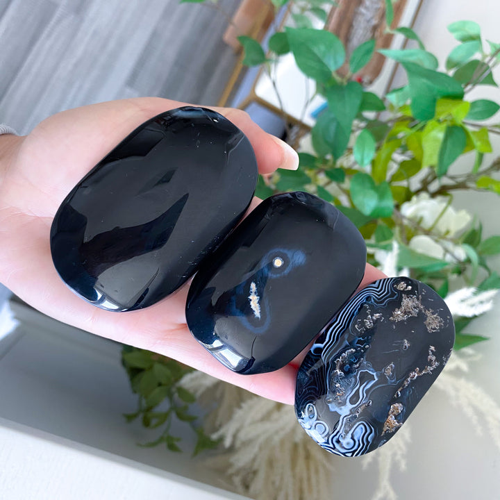 B Quality Black Agate Palm Stone