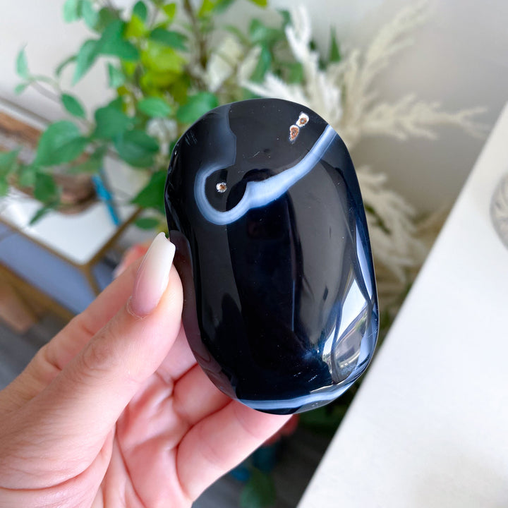 B Quality Black Agate Palm Stone
