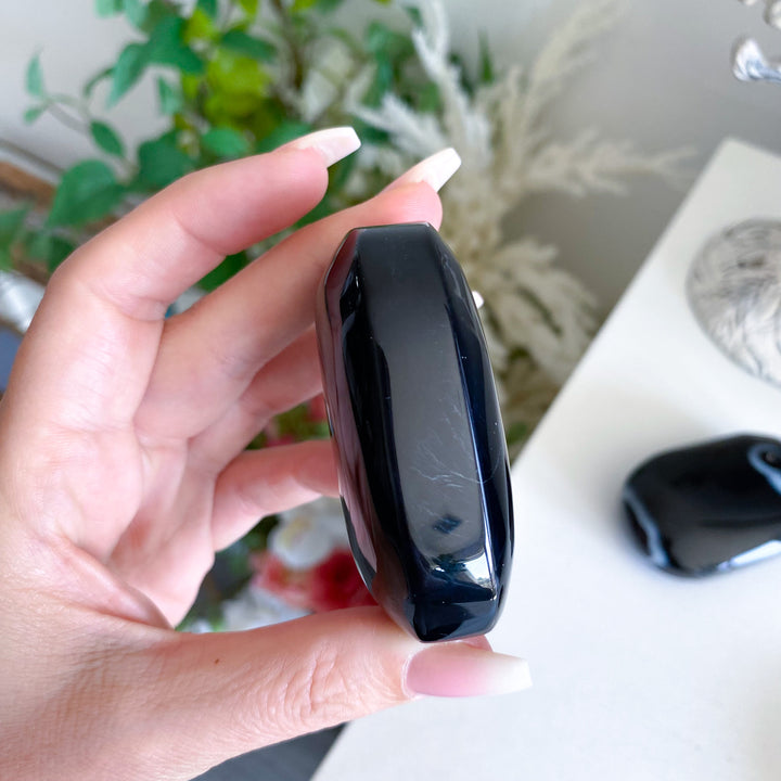 B Quality Black Agate Palm Stone