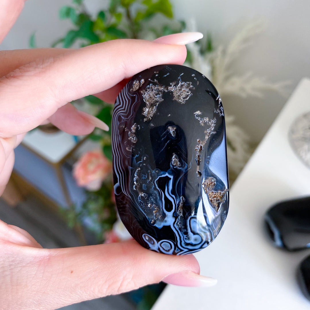 B Quality Black Agate Palm Stone