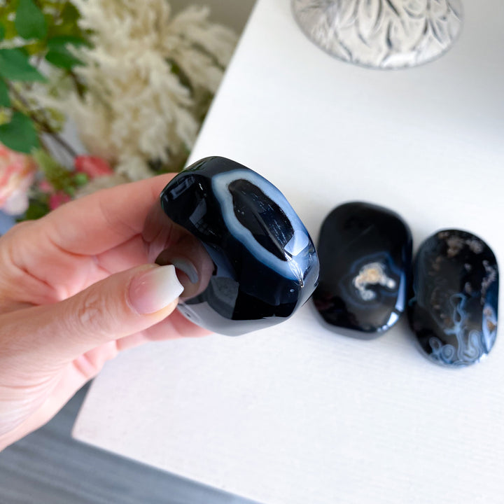 B Quality Black Agate Palm Stone