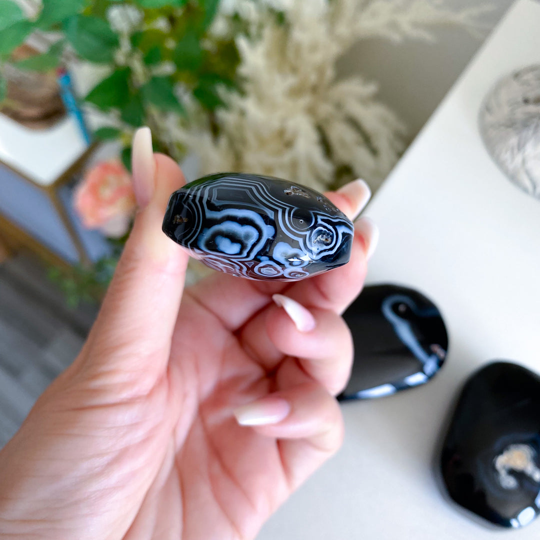 B Quality Black Agate Palm Stone