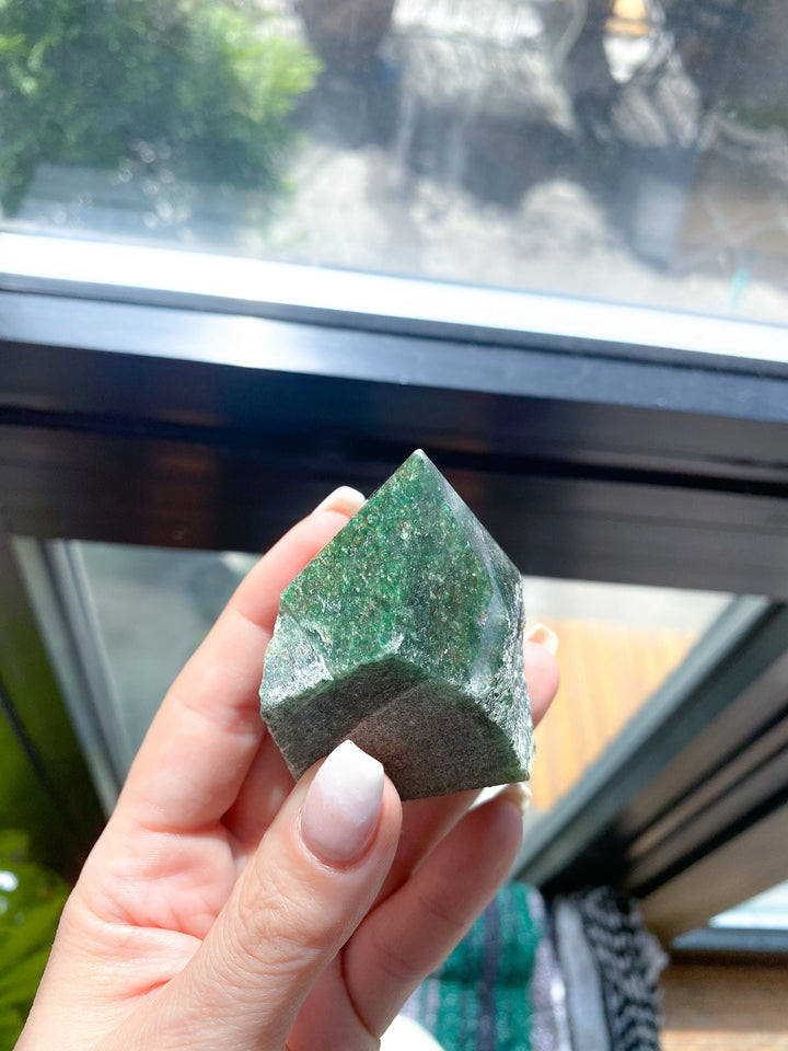 ABUNDANCE: Green Aventurine Point or Palm