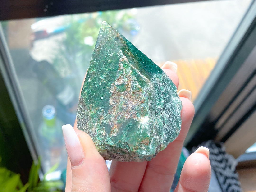 ABUNDANCE: Green Aventurine Point or Palm