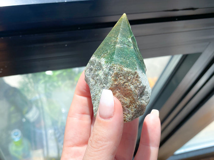 ABUNDANCE: Green Aventurine Point or Palm