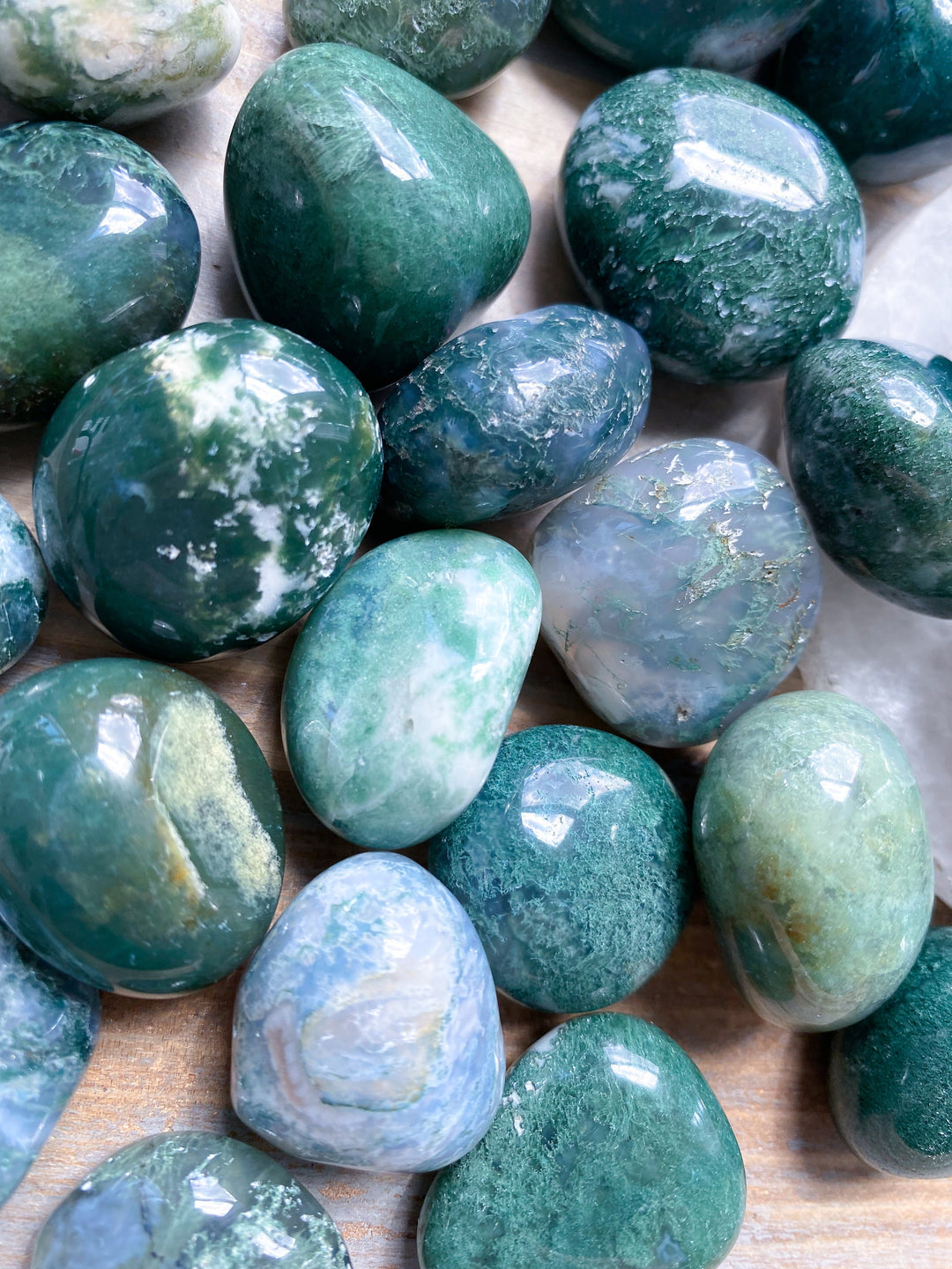 SPUNKY Moss Agate Tumble Stone