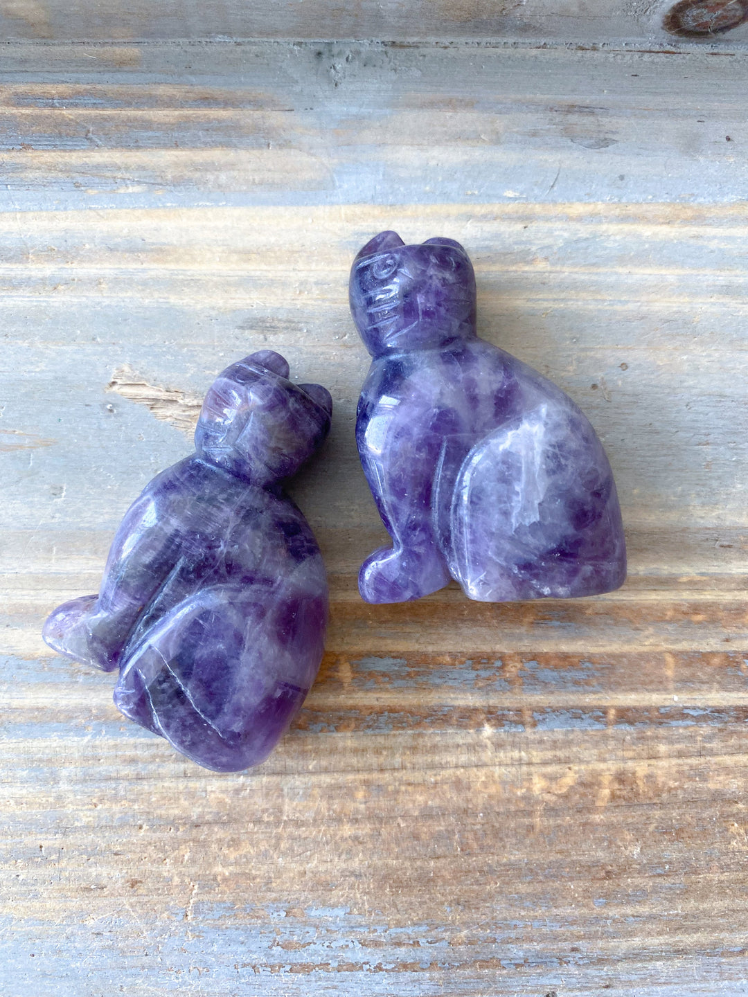 Amethyst Cat Carving- Protection - Energy Cleanse Crystal - Calming - Creativity - Crown Third Eye Chakra