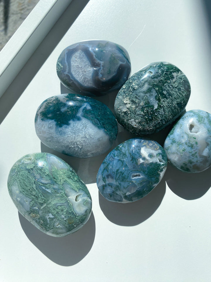 Green Moss Agate Palm Stone